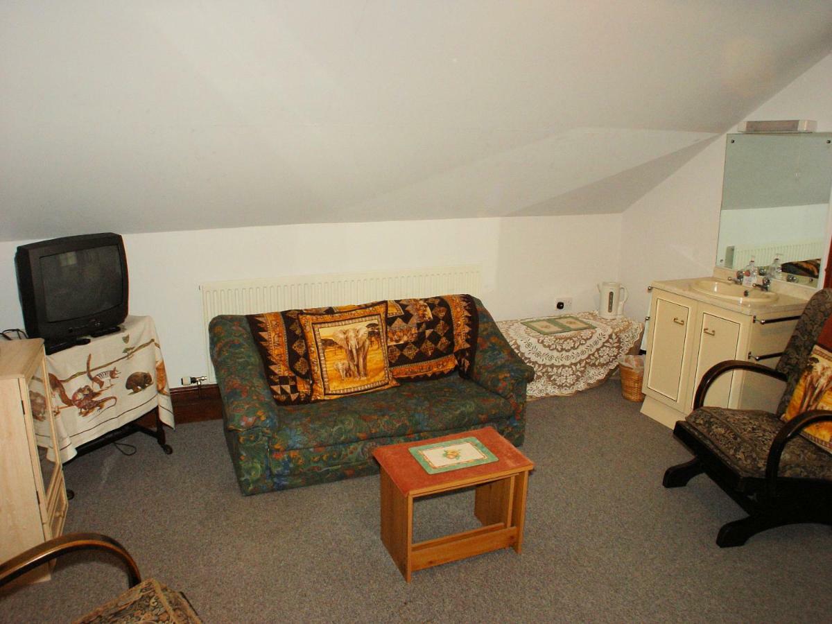 Glencoed B&B Wrexham Esterno foto